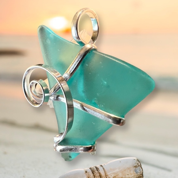 Aqua Green Pompano Beach Glass Freeform Pendant With Large Bale - Picture 3 of 3